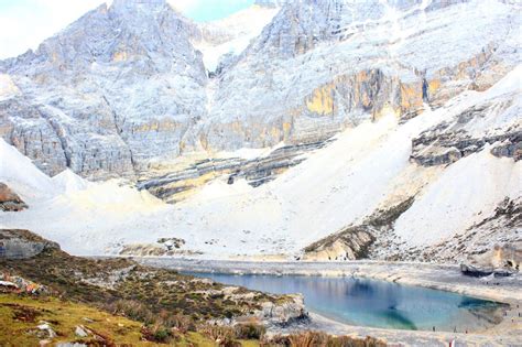 色達稻城哪個值得去：深度解析兩地之美，探索旅行真義